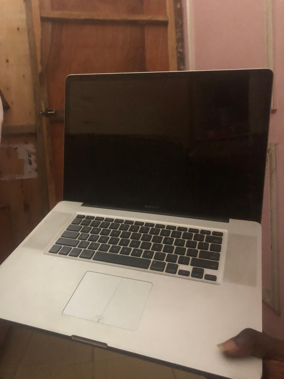 MacBook Pro (17-inch)